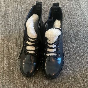 Gently worn Sorel boots 40